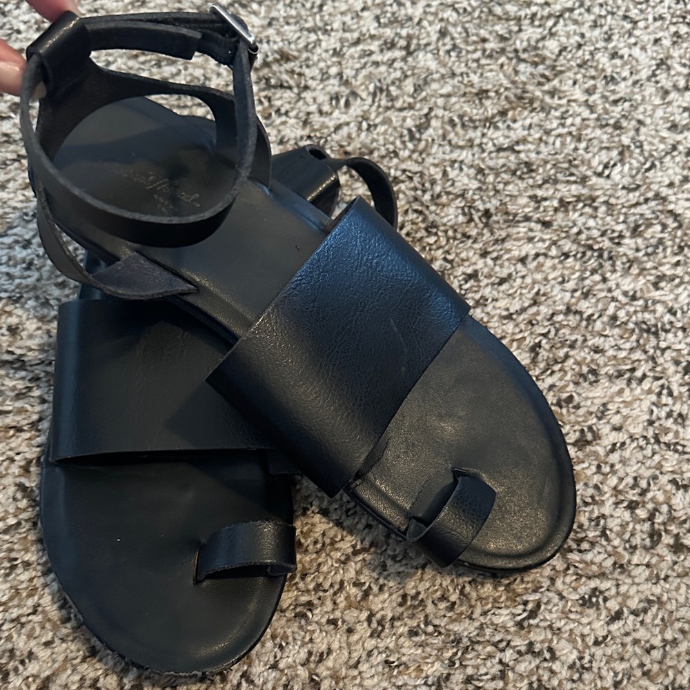 Universal Thread Black Sandals
